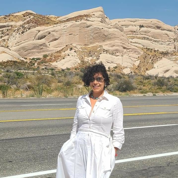 Poshmark - Picture 6 of 8